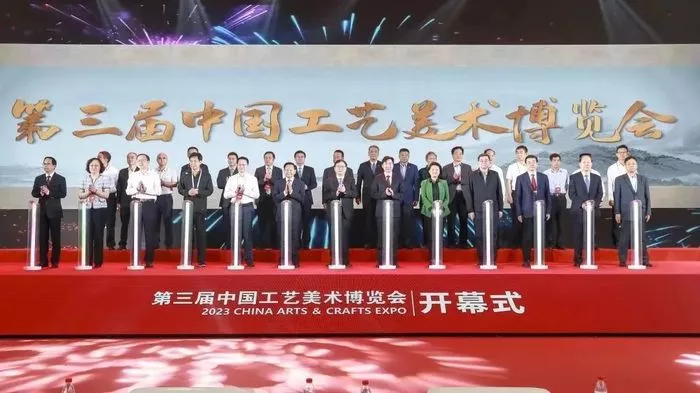 文章附图